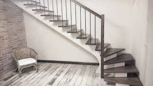 Dažytas metalo vamzdukas.