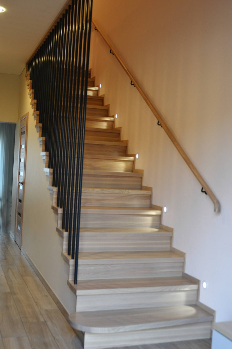 Dažytas metalo vamzdukas.